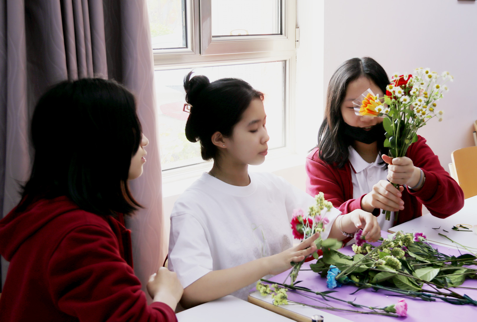 教学观察 | 春日插花课——法语、西班牙语教学创意翻转课堂